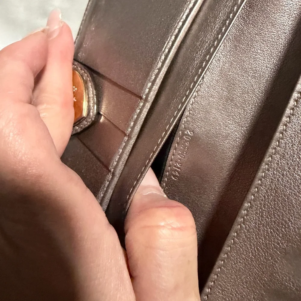 Gucci Brown Embossed GG Leather Continental Wallet with Heart Plaque - Picture 7 of 9